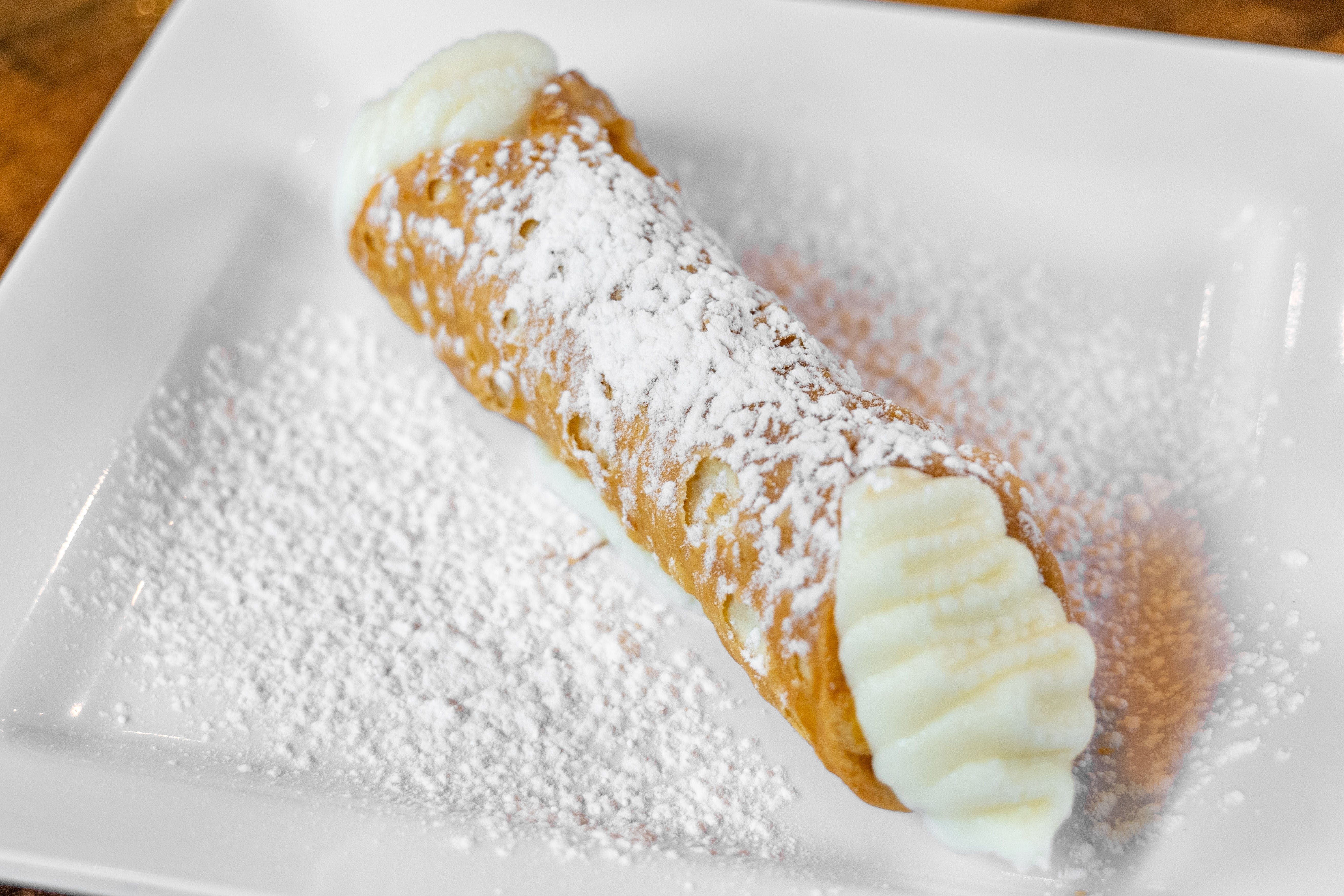 Cannoli.